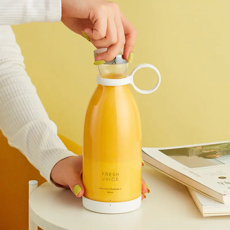 JuiceBlend Pro: Your On-the-Go Freshness Fusion Companion